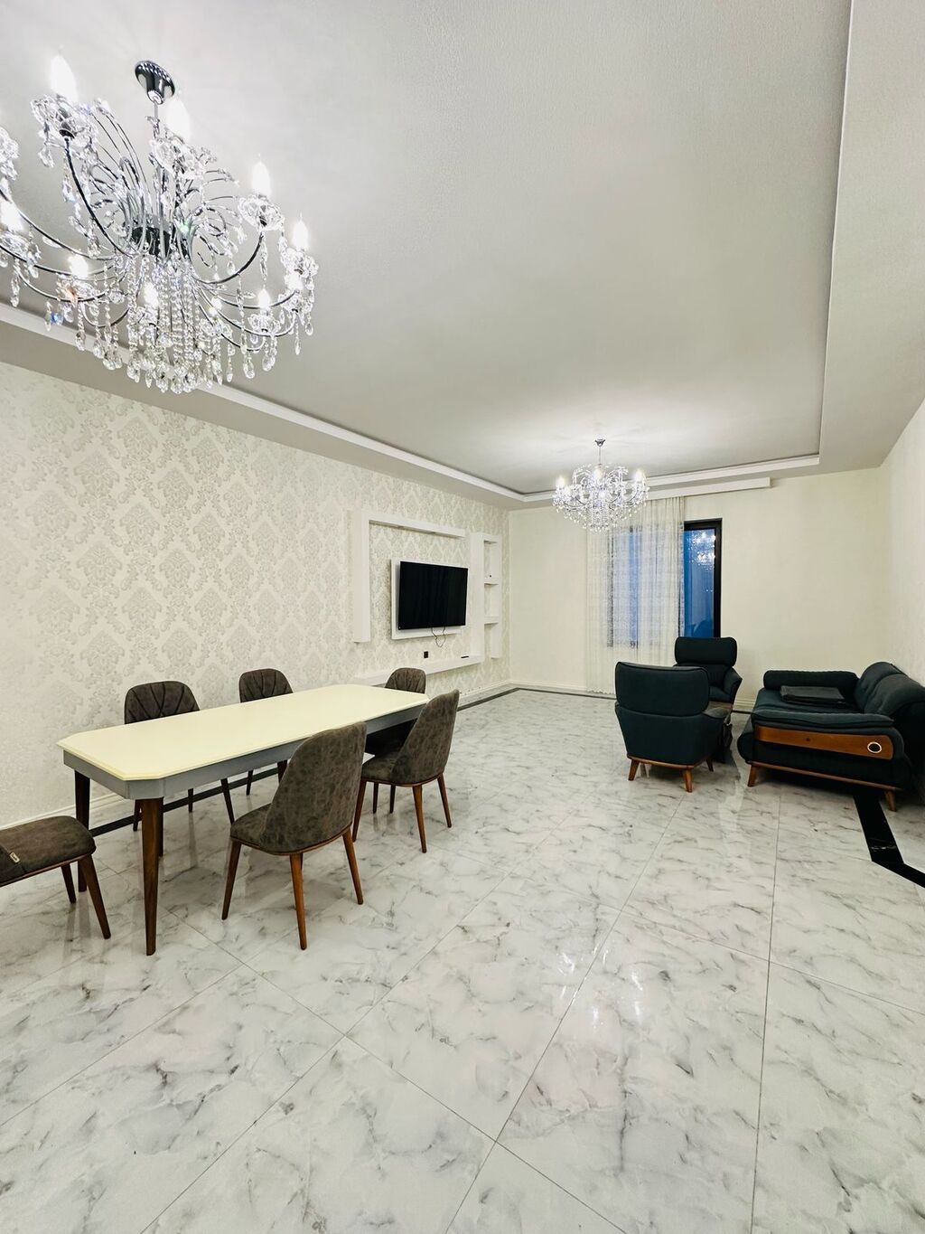 Mebel və texnika ilə təchiz olunmuş geniş mənzil/interyer təqdim
