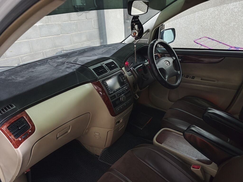 Toyota Avensis Verso: 2003 г., 2.4 л, Автомат, Бензин, Минивэн: фото 6