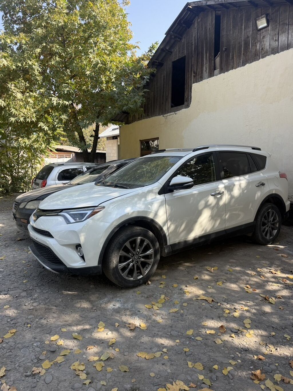 Toyota RAV4: 2018 г., 2.4 л, Бензин, Кроссовер: фото 2