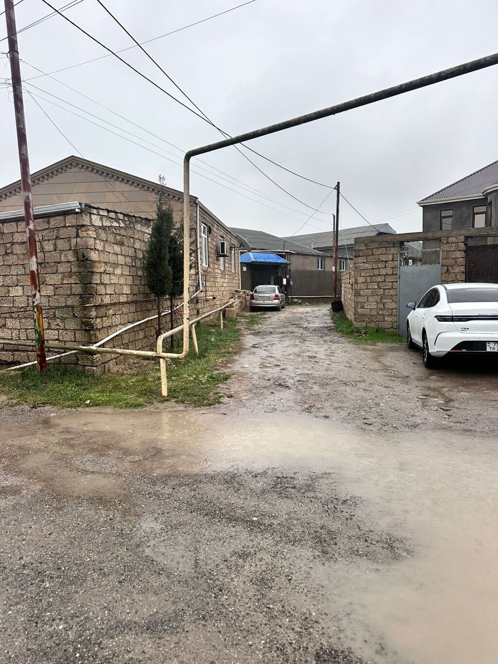 Həyət evi satılır 41-ci Maştağa küçəsi 26 ünvanında. 3 otaq +