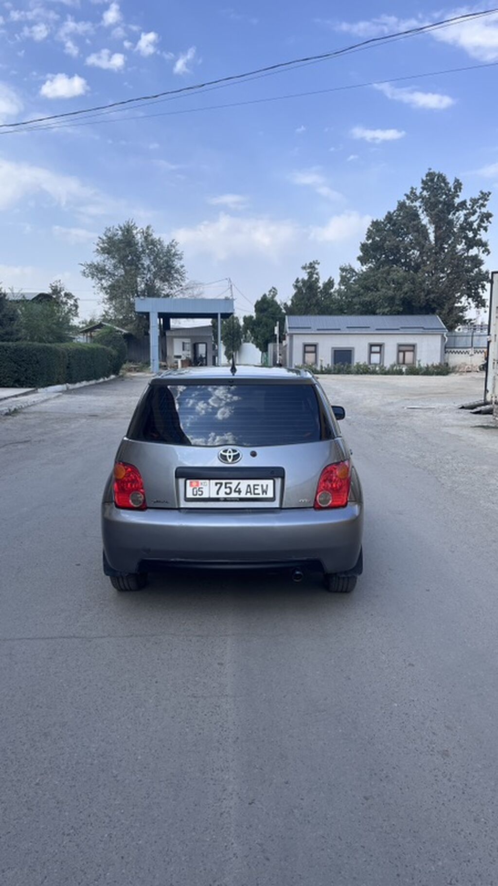Toyota Ist: 2004 г., 1.4 л, Автомат, Бензин, Хэтчбэк: фото 3
