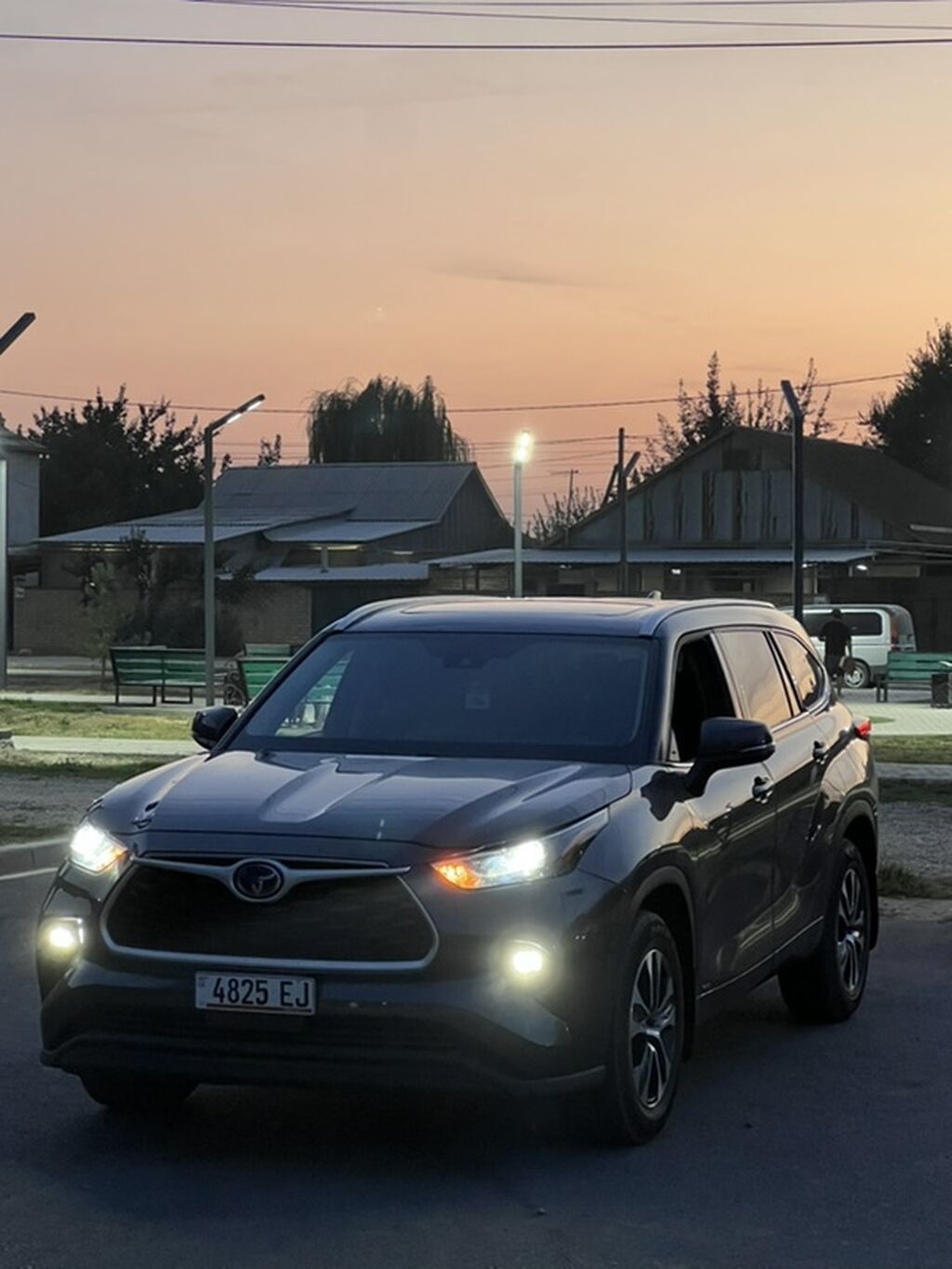 Toyota Highlander: 2022 г., 2.5 л, Автомат, Гибрид, Кроссовер: фото 1