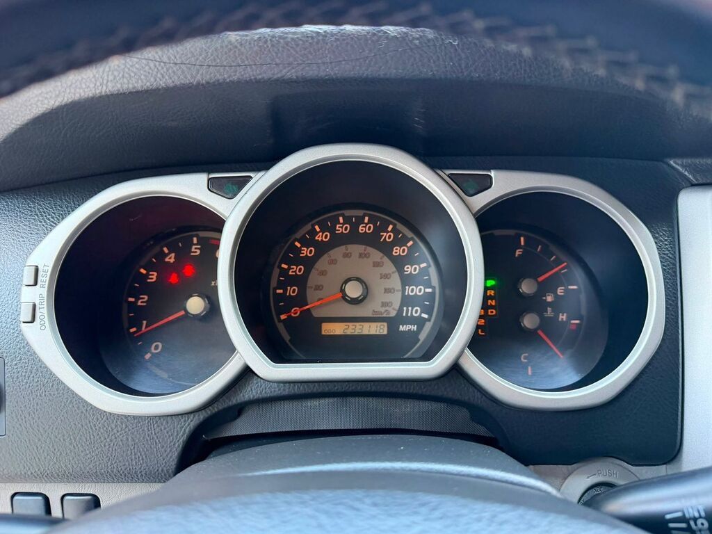 Toyota 4Runner: 2004 г., 4 л, Автомат, Бензин, Внедорожник: фото 8
