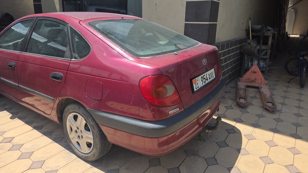 Toyota Avensis: 1998 г., 1.8 л, Механика, Бензин, Хэтчбэк: фото 2