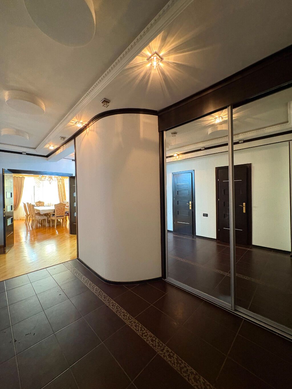 Bakıxanov qəs., 3 otaqlı, Yeni tikili, 178 kv. m