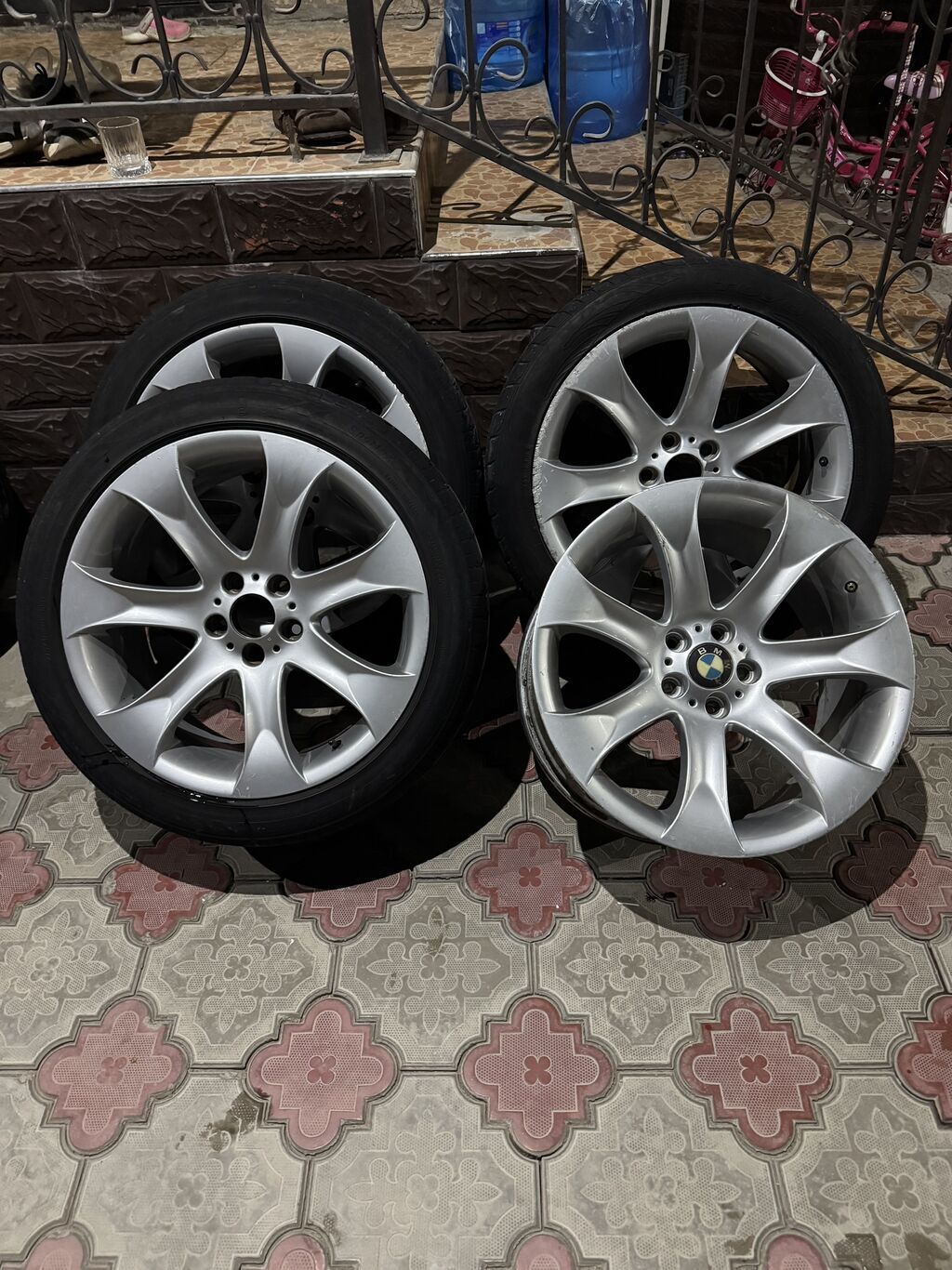 Колеса в сборе 275 / 40 / R 20, Лето, Б/у, Комплект, Легковые, Литые, отверстий - 5