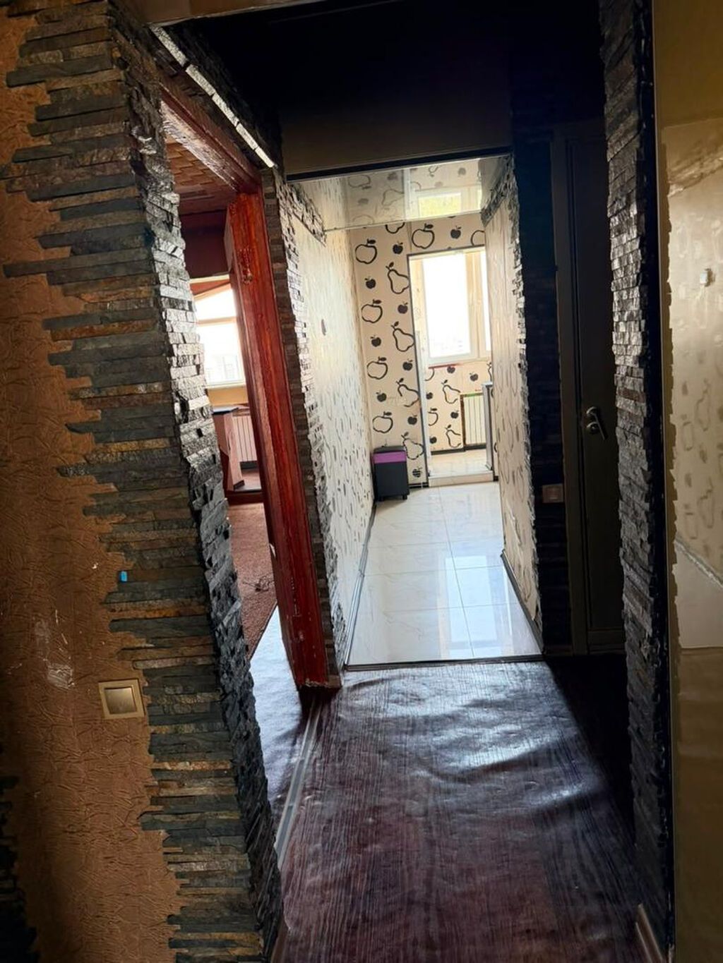 3 комнаты, 67 м², 12 мкр 106 серия, 9 этаж, Старый ремонт: фото 2