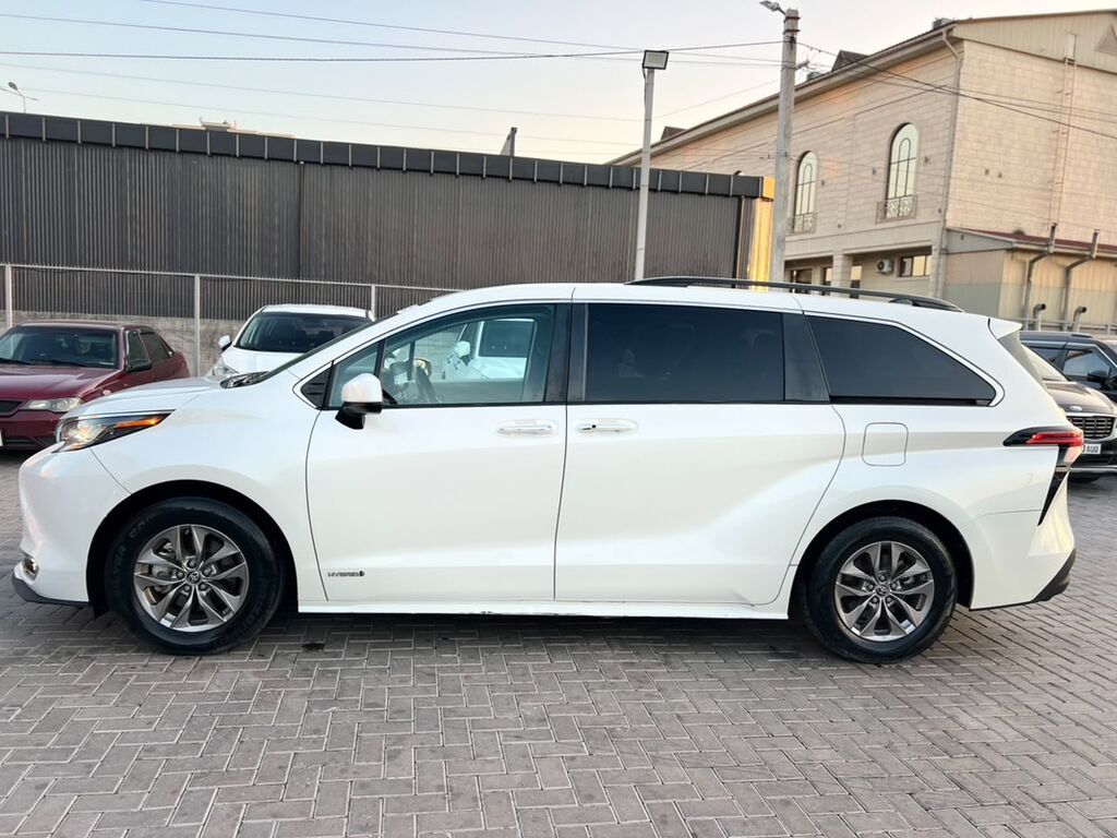 Toyota Sienna: 2021 г., 2.5 л, Автомат, Гибрид, Минивэн: фото 3