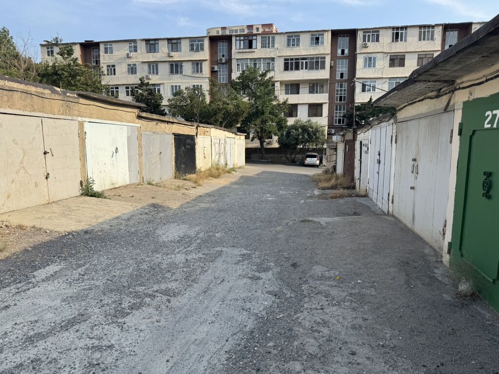 22 kv. m, 3 * 6 * 3 Beton Kommunal xətlər qoşulmayıb