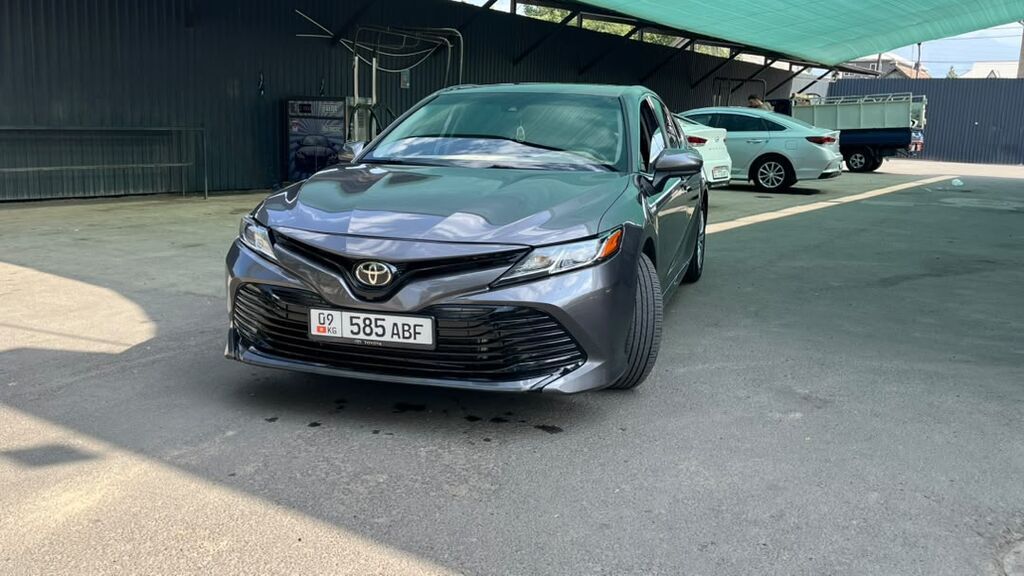 Toyota Camry: 2020 г., 2.5 л, Автомат, Гибрид, Седан: фото 3