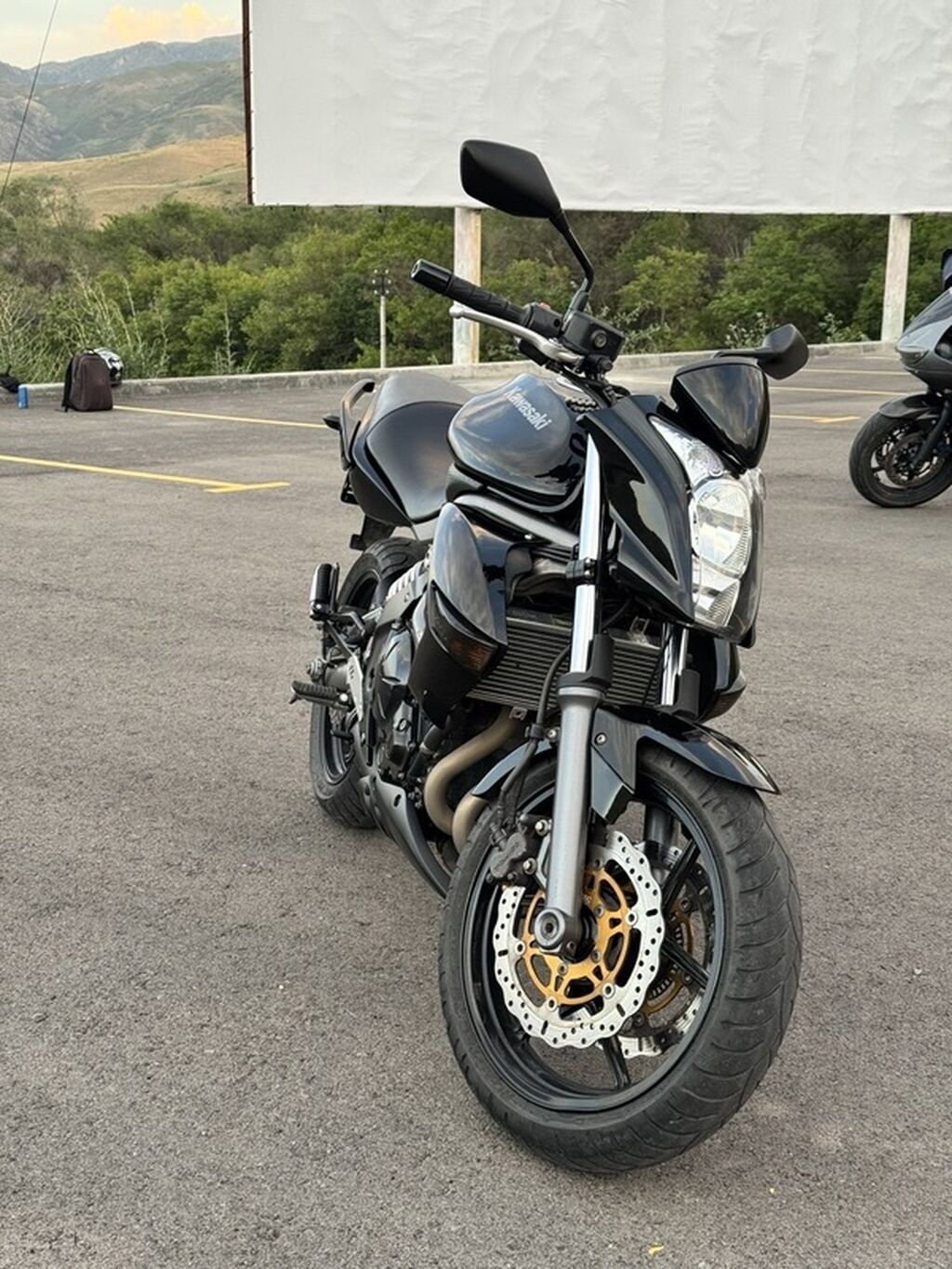 Kawasaki ER-6n, городской нейкед в классическом черном цвете: фото 5