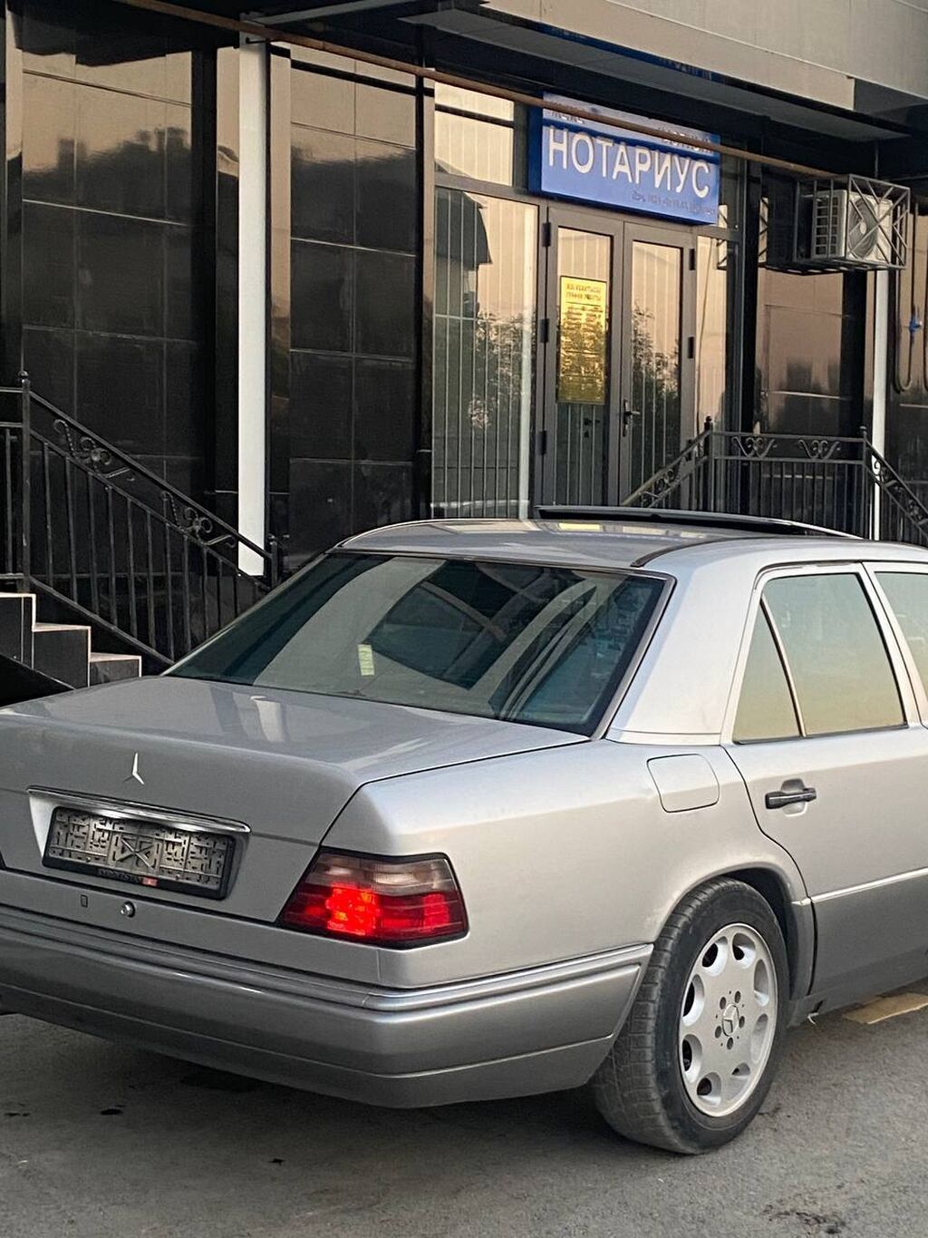 Mercedes-Benz W124: 1994 г., 2 л, Механика, Бензин, Седан: фото 3