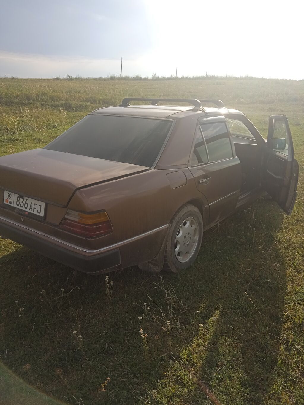 Mercedes-Benz W124: 1989 г., 2.3 л, Механика, Бензин, Седан: фото 2