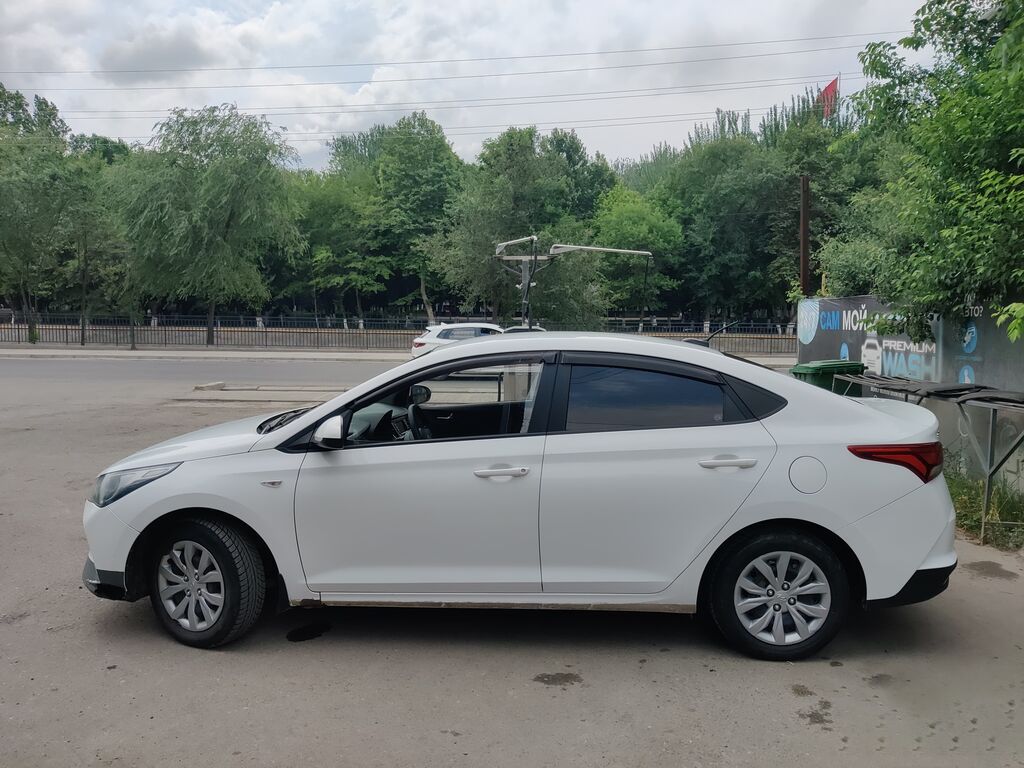 Hyundai Solaris: 2021 г., 1.6 л, Автомат, Бензин, Седан — фото 4