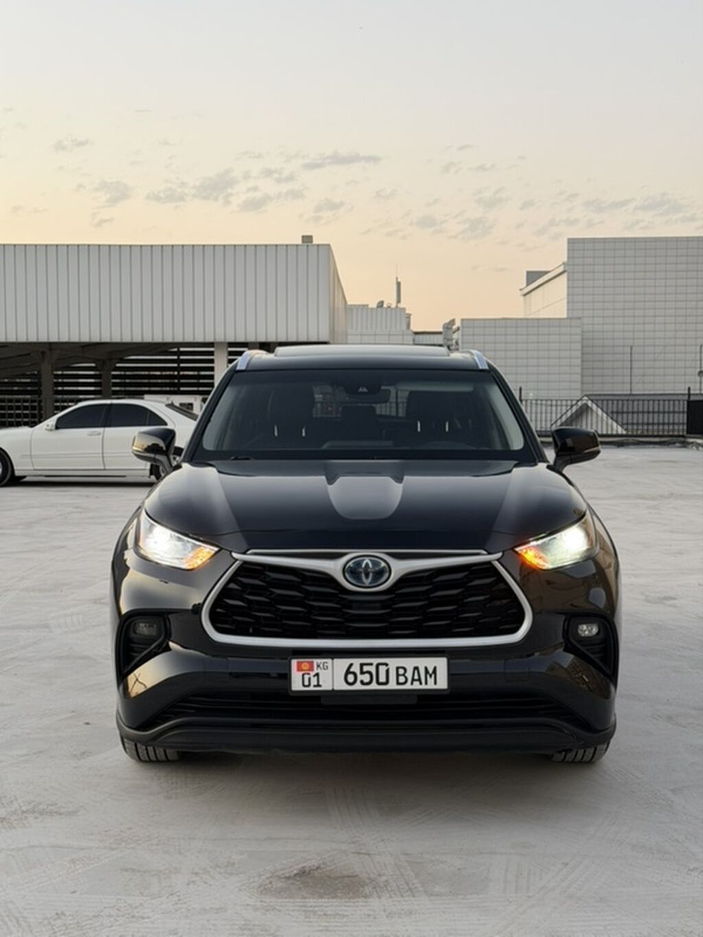 Toyota Highlander: 2021 г., 2.5 л, Автомат, Гибрид, Внедорожник: фото 7