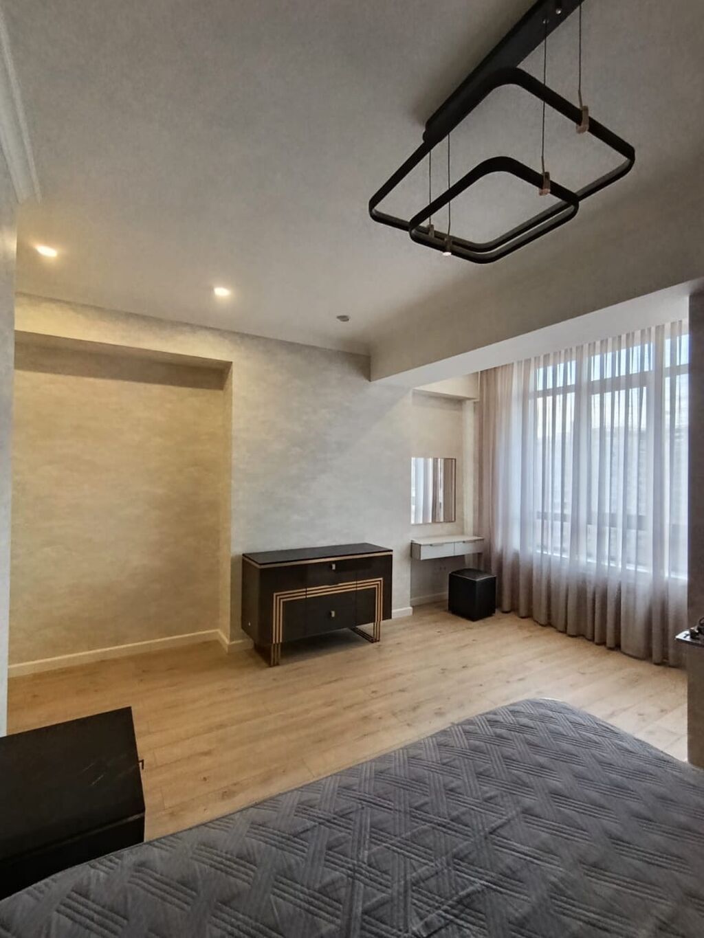 3 комнаты, 105 м², Золотой квадрат Элитка, 8 этаж, Дизайнерский ремонт: фото 3