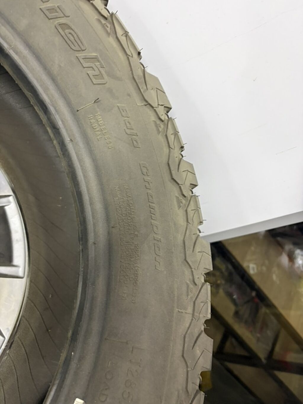 Комплект внедорожных шин BFGoodrich All‑Terrain T/A KO2 с колесными: фото 4