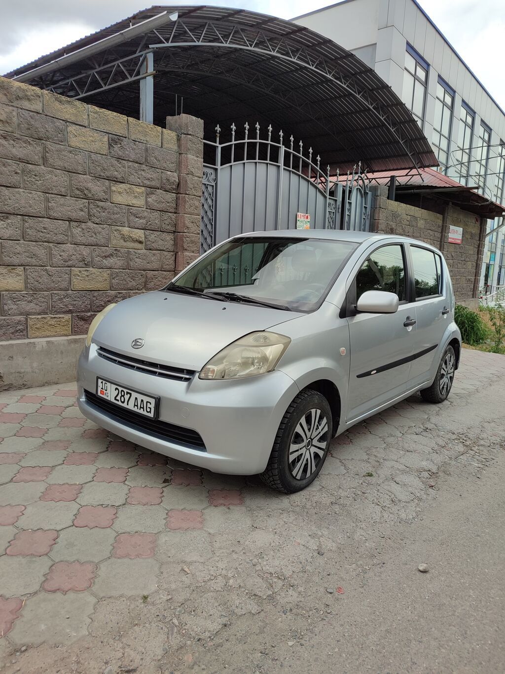 Daihatsu Sirion: 2009 г., 1.3 л, Автомат, Бензин, Хэтчбэк: фото 2