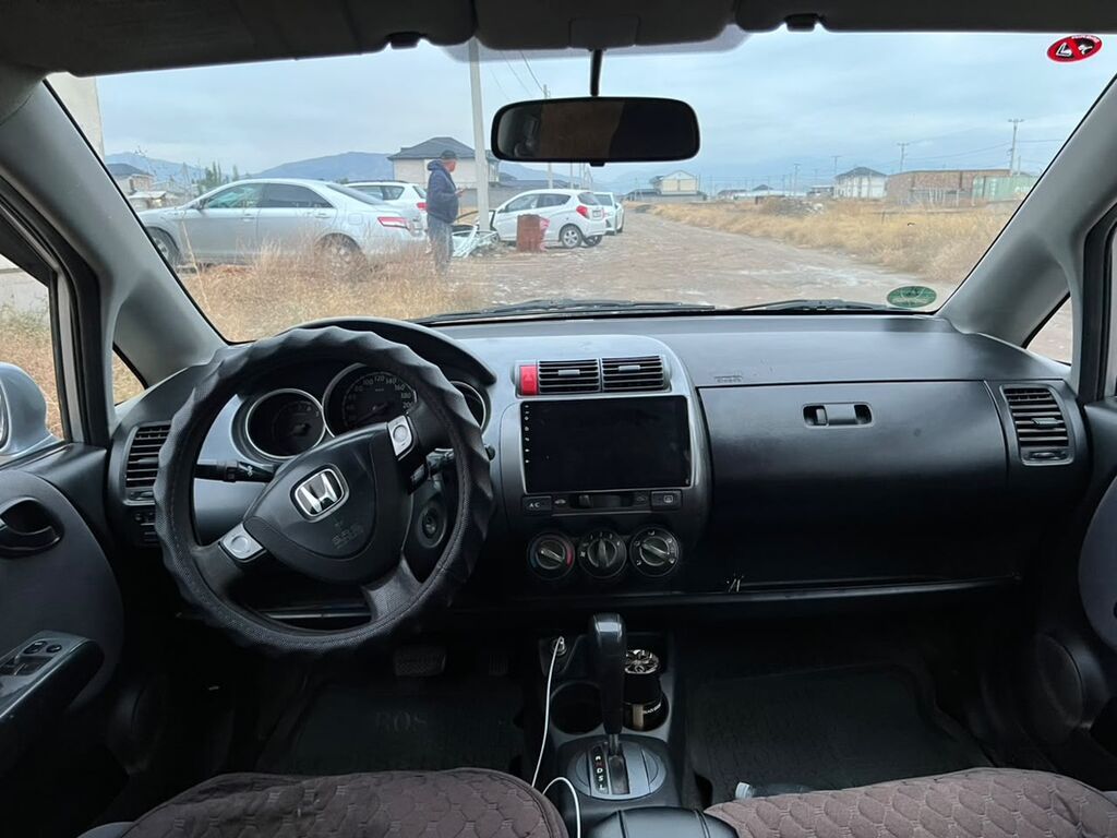 Honda Fit: 2004 г., 1.5 л, Автомат, Бензин, Хэтчбэк: фото 5