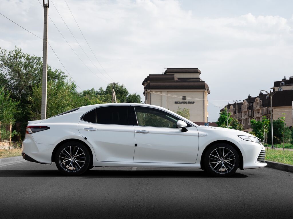 Toyota Camry: 2023 г., 2.5 л, Автомат, Гибрид, Седан: фото 7