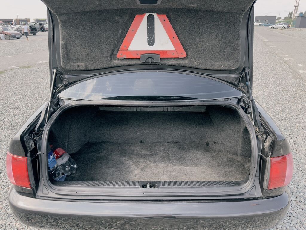 Audi A6: 1995 г., 2.6 л, Механика, Бензин, Седан: фото 5