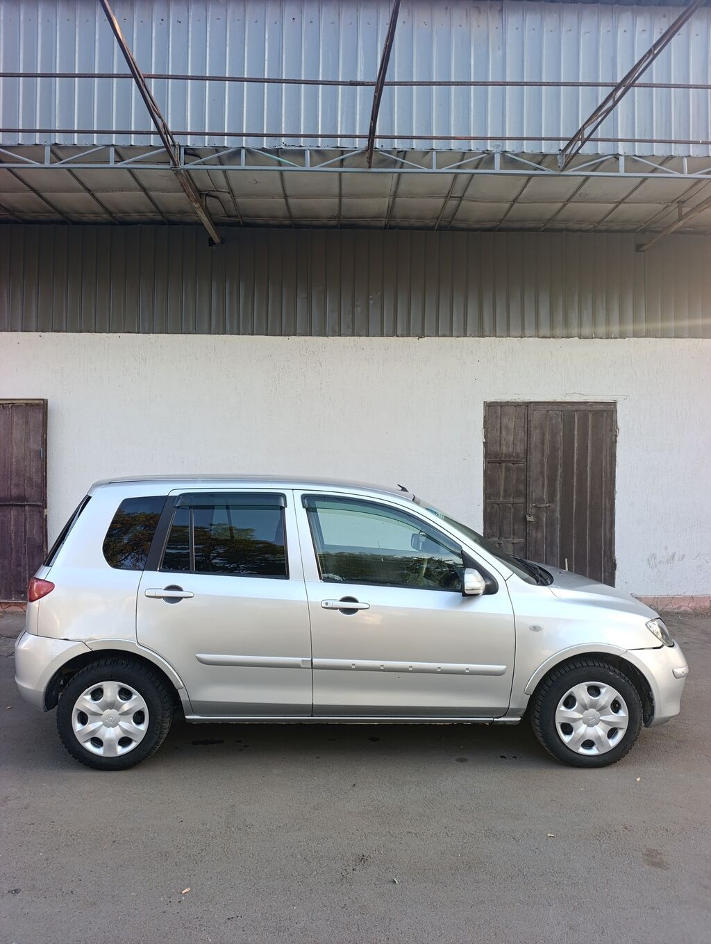 Mazda Demio: 2003 г., 1.3 л, Автомат, Бензин, Хэтчбэк: фото 2