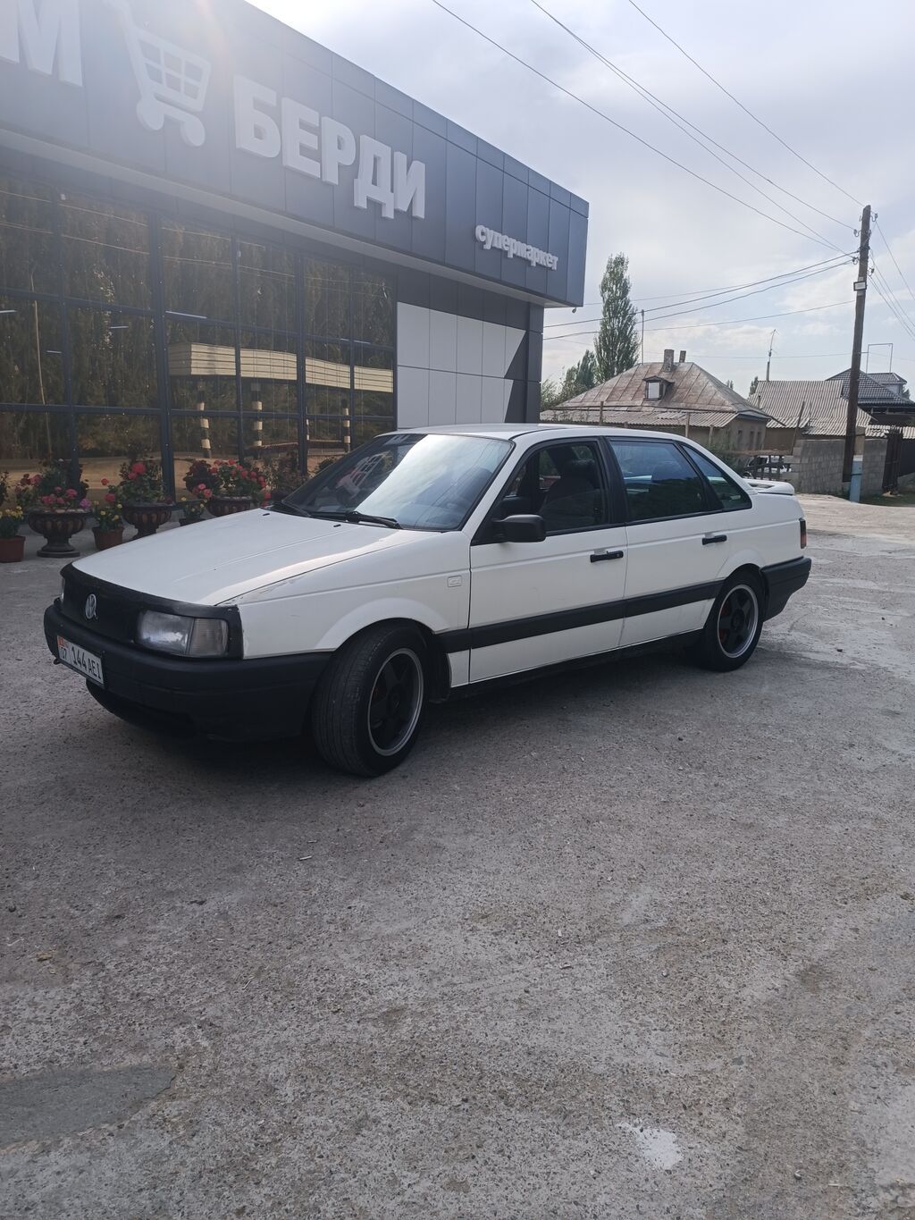 Volkswagen Passat: 1990 г., 1.8 л, Механика, Бензин, Седан: фото 2
