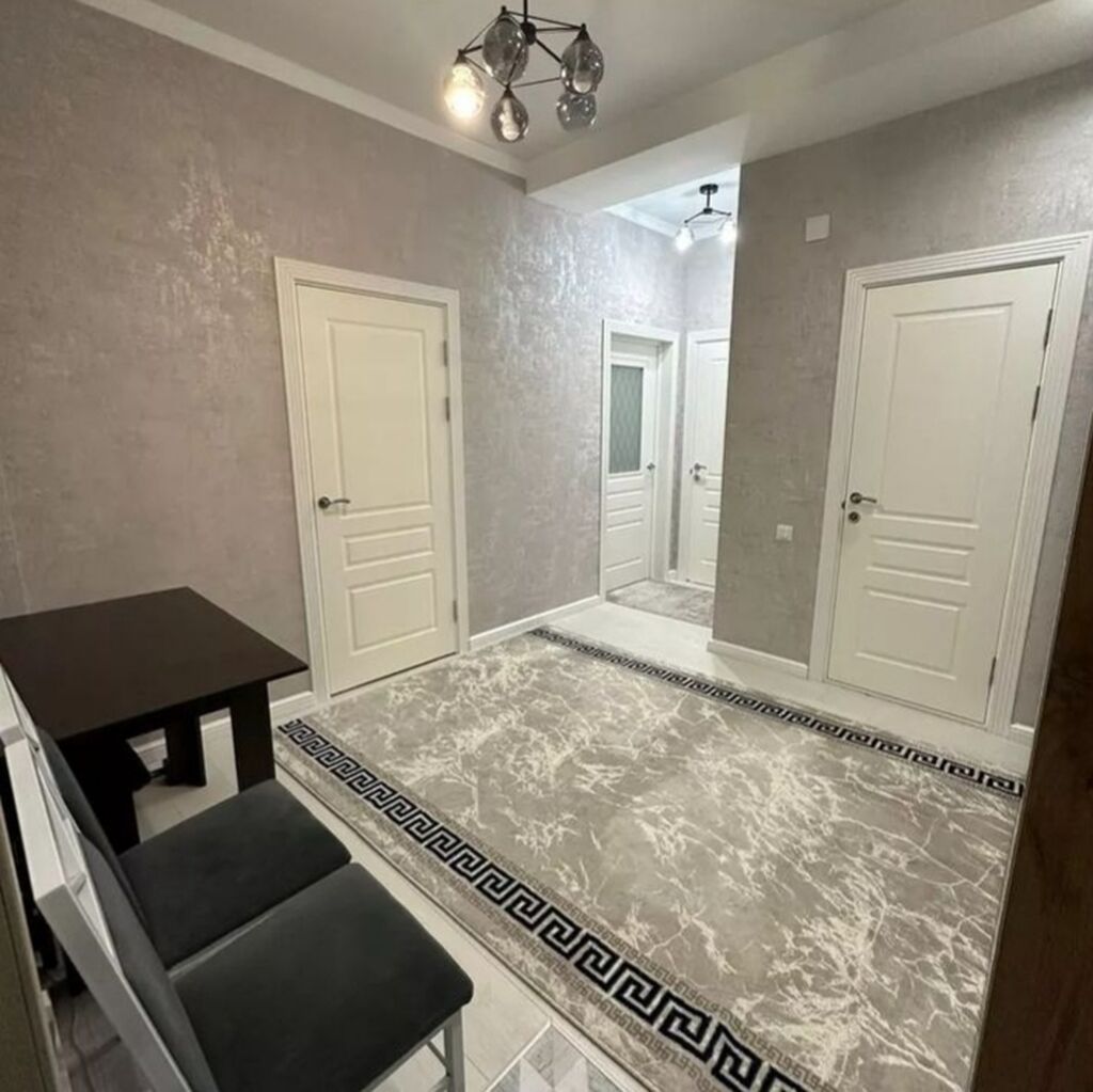 Поклейка обоев любых видов Демонтаж старых | 200 KGS | Поклейка обоев ...