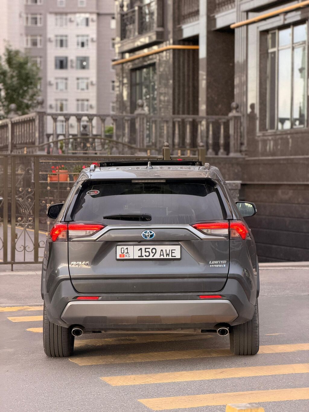 Toyota RAV4: 2019 г., 2.5 л, Автомат, Гибрид, Внедорожник: фото 7
