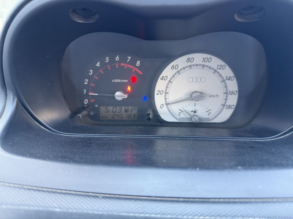 Toyota Ist: 2003 г., Автомат, Бензин, Хэтчбэк: фото 6