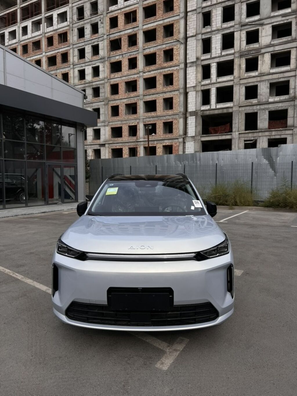 Aion i60 Плагин Гибрид в серебристом цвете. Современный городской: фото 2