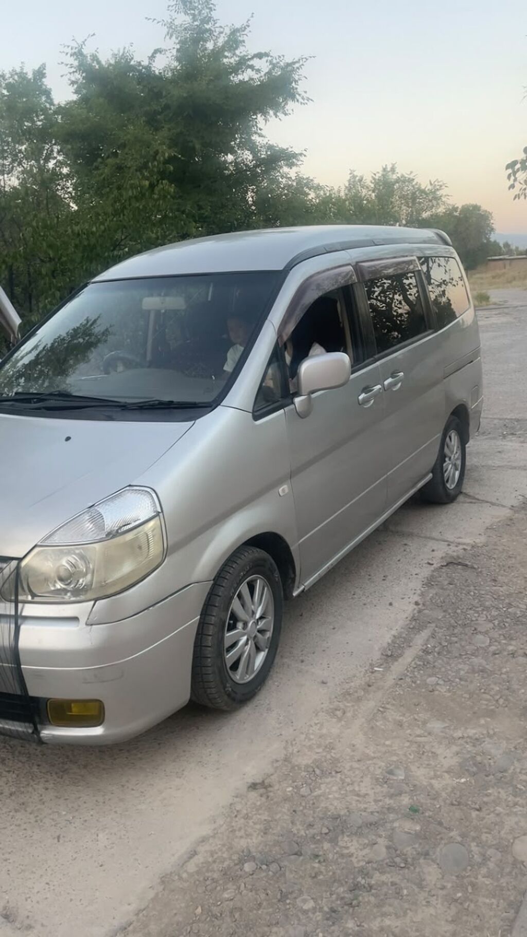 Nissan Serena: 2002 г., 2 л, Автомат, Минивэн: фото 1