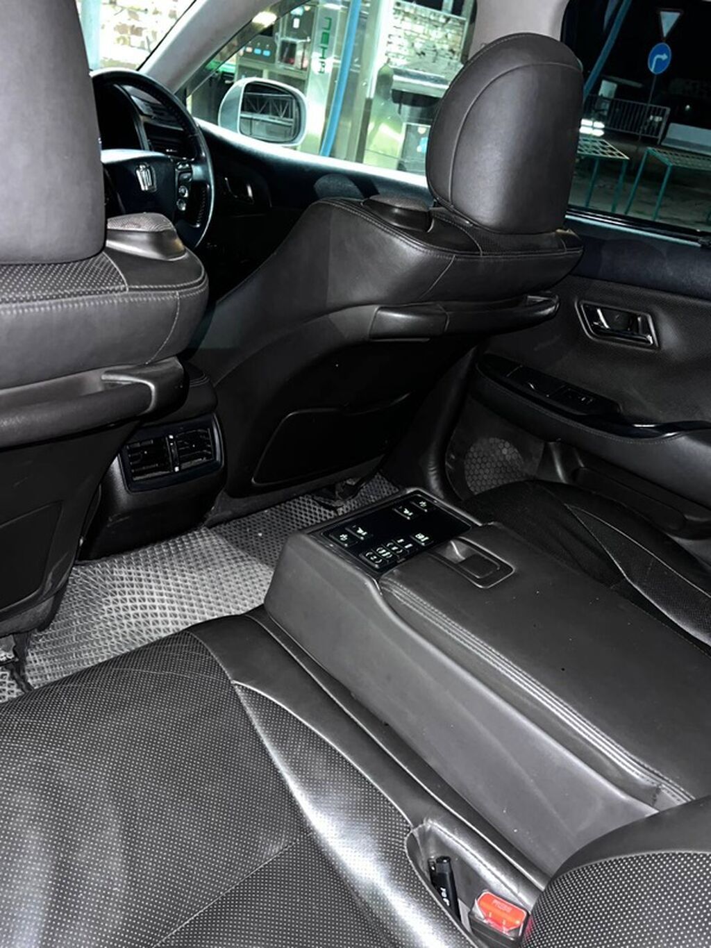 Toyota Crown: 2008 г., Гибрид, Седан: фото 3