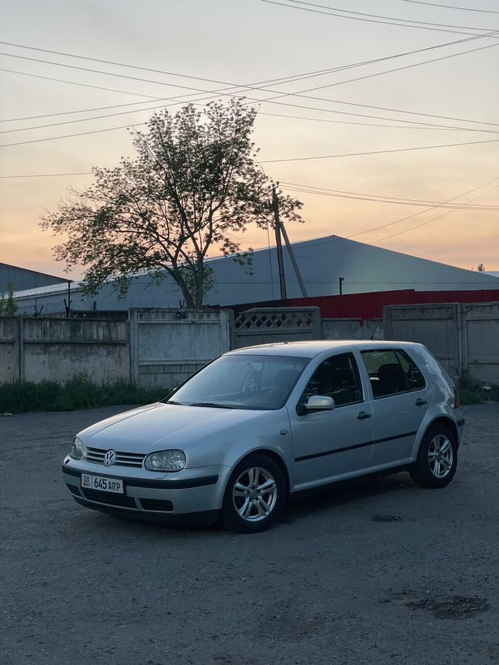 Volkswagen Golf: 2000 г., 1.6 л, Автомат, Бензин, Хэтчбэк: фото 2