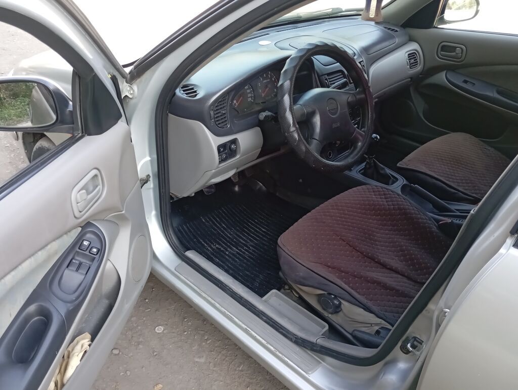 Nissan Almera: 2001 г., 1.8 л, Механика, Бензин, Седан: фото 5