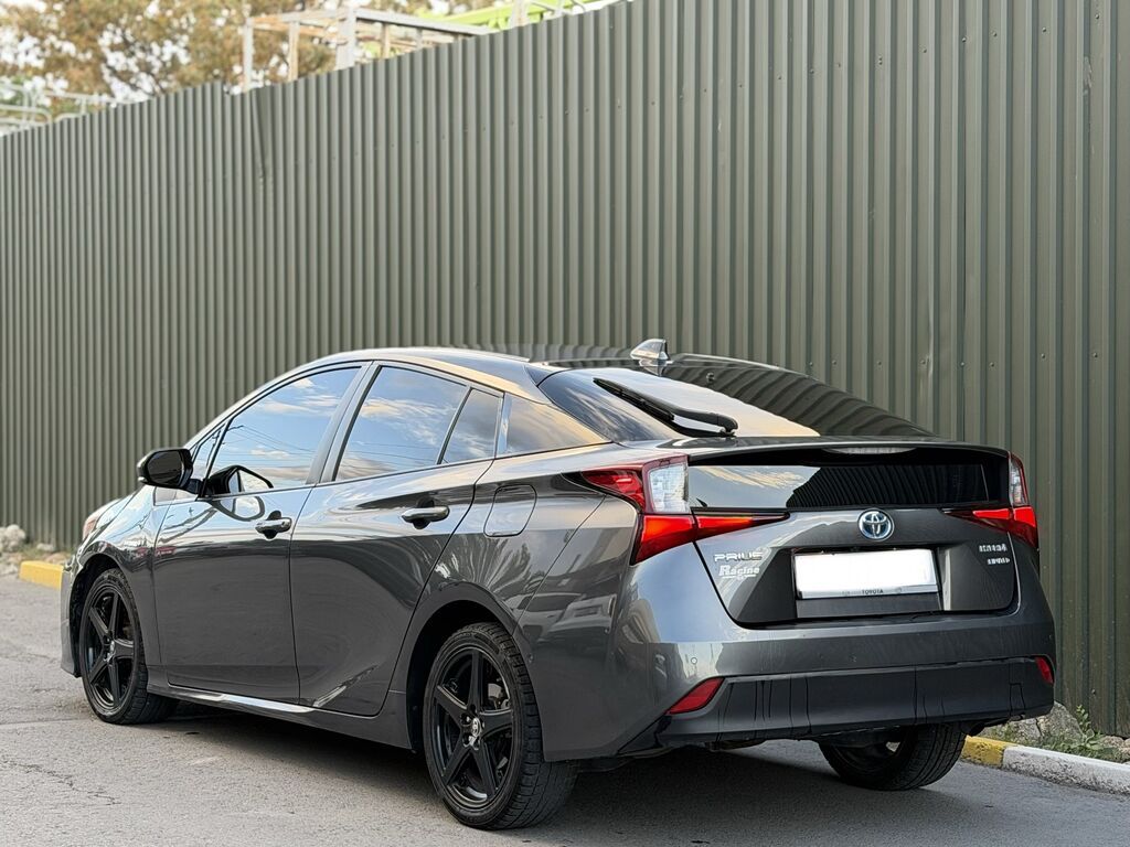 Toyota Prius: 2019 г., 1.8 л, Робот, Гибрид: фото 3