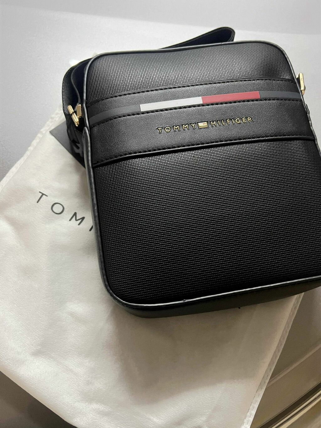Классическая сумка, Tommy Hilfiger, Материал: Искусственная кожа, Застежка на молнии, Унисекс, Новый: фото 3