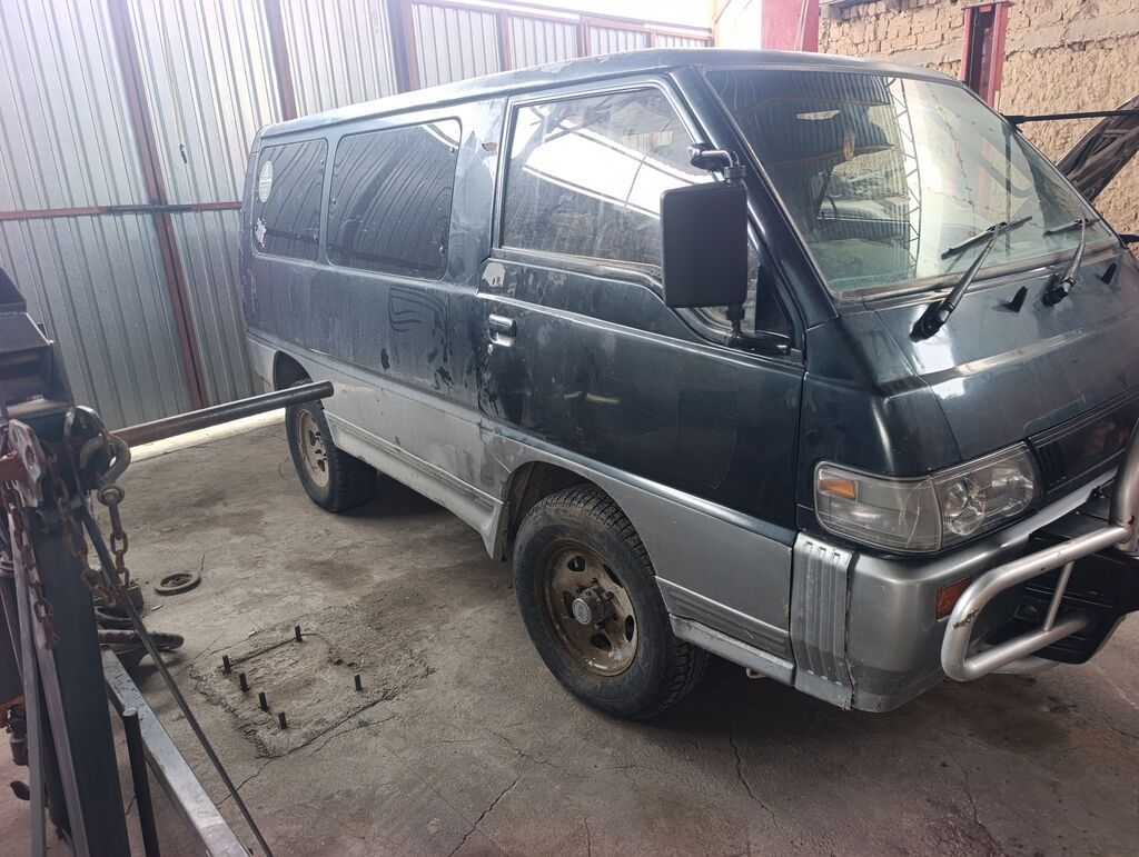 Авторазбор Mitsubishi Delica (L300/L400, 4WD) 2.5 дизель АКПП раздатка: фото 3