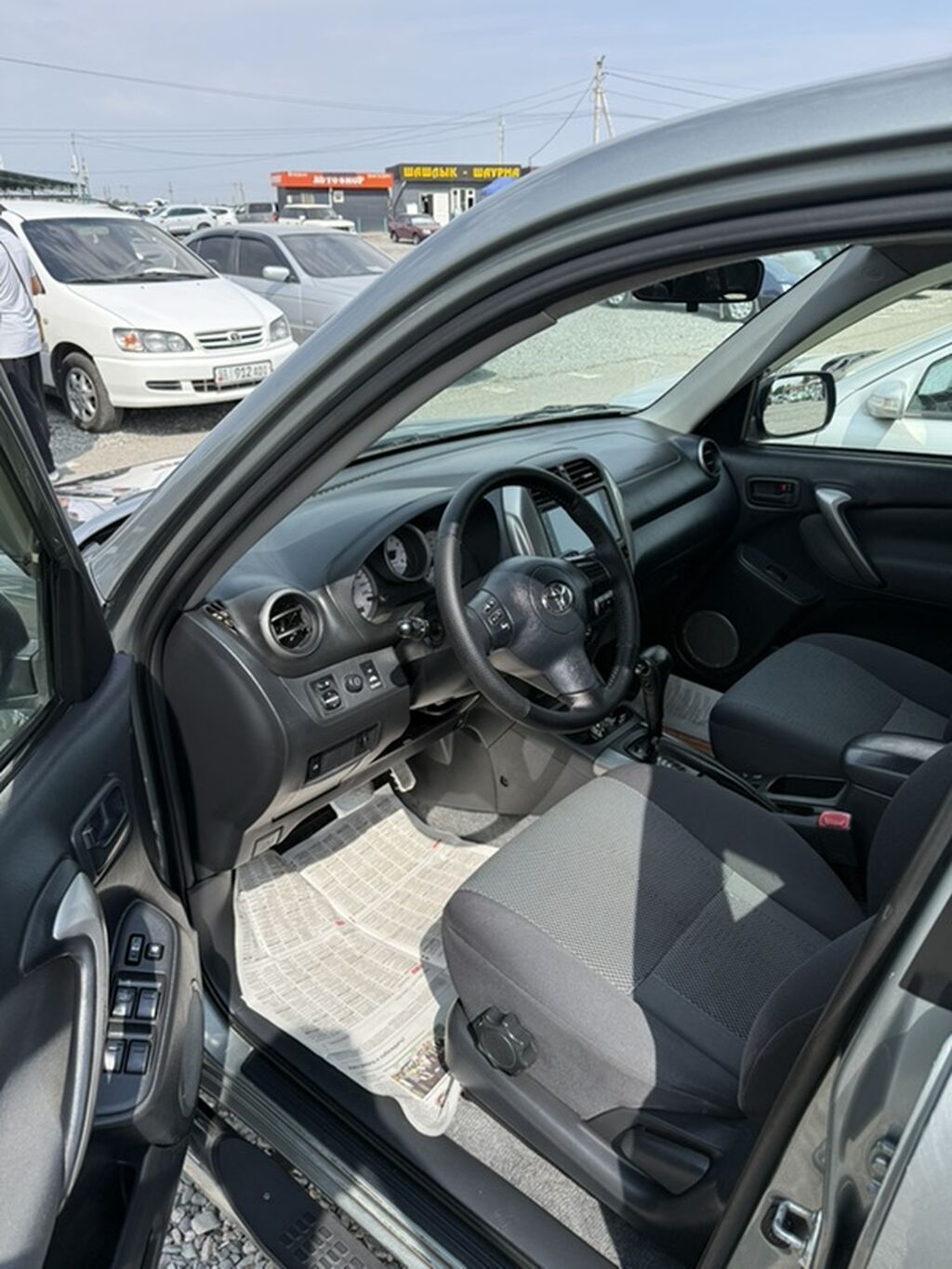 Toyota RAV4: 2004 г., 2 л, Автомат, Бензин, Внедорожник: фото 5