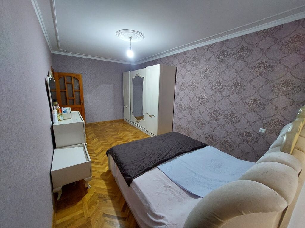 Bakı, Bakıxanov qəs., 4 otaqlı, Köhnə tikili, m. Neftçilər, 100 kv. m