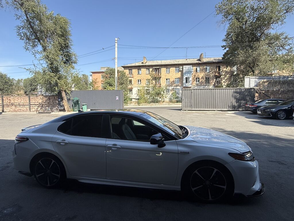 Toyota Camry: 2019 г., 2.5 л, Автомат, Гибрид, Седан: фото 3