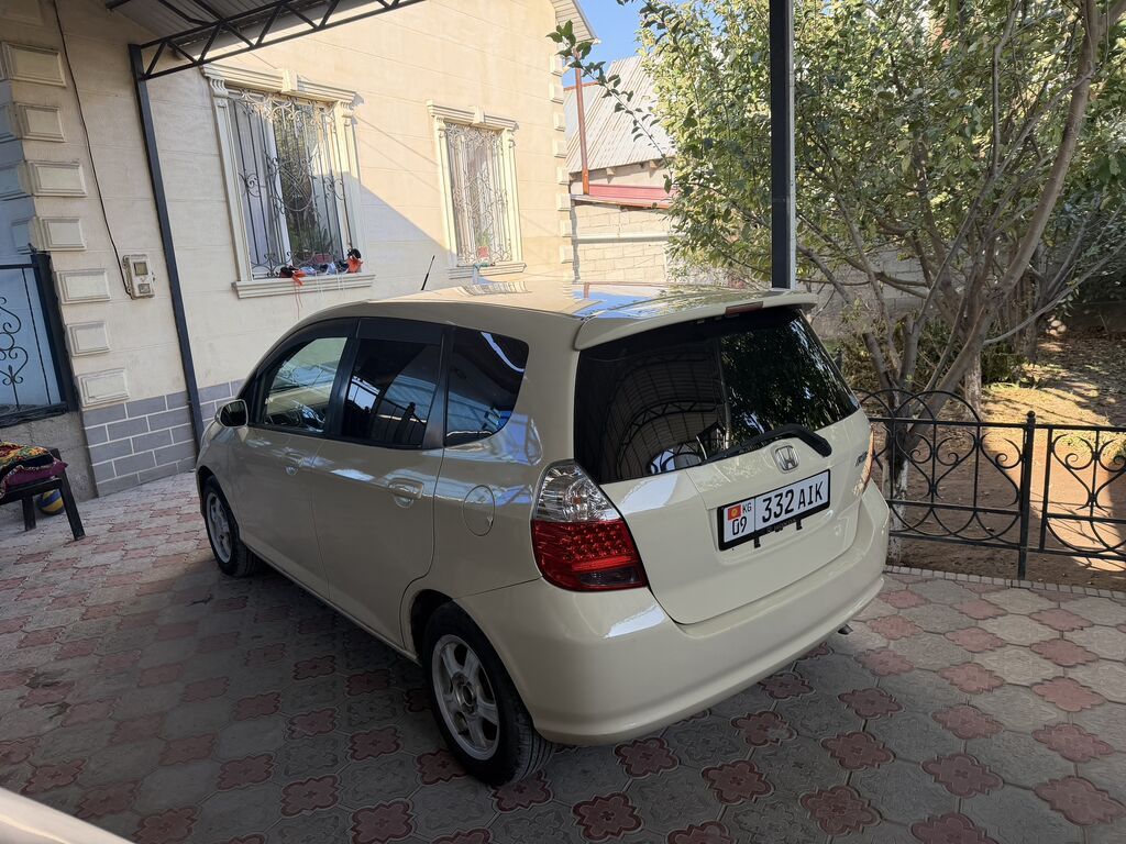 Honda Fit: 2004 г., 1.3 л, Автомат, Бензин, Хэтчбэк: фото 4