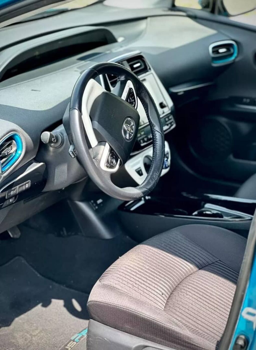 Toyota Prius: 2017 г., 1.8 л, Вариатор, Гибрид, Лифтбек: фото 5