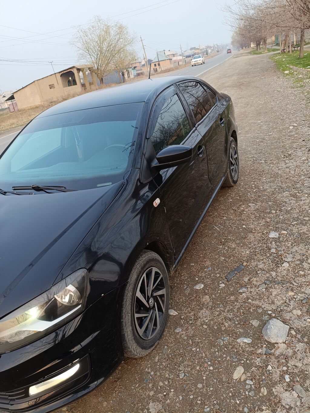 Volkswagen Polo: 2016 г., 1.6 л, Автомат, Газ, Седан: фото 2