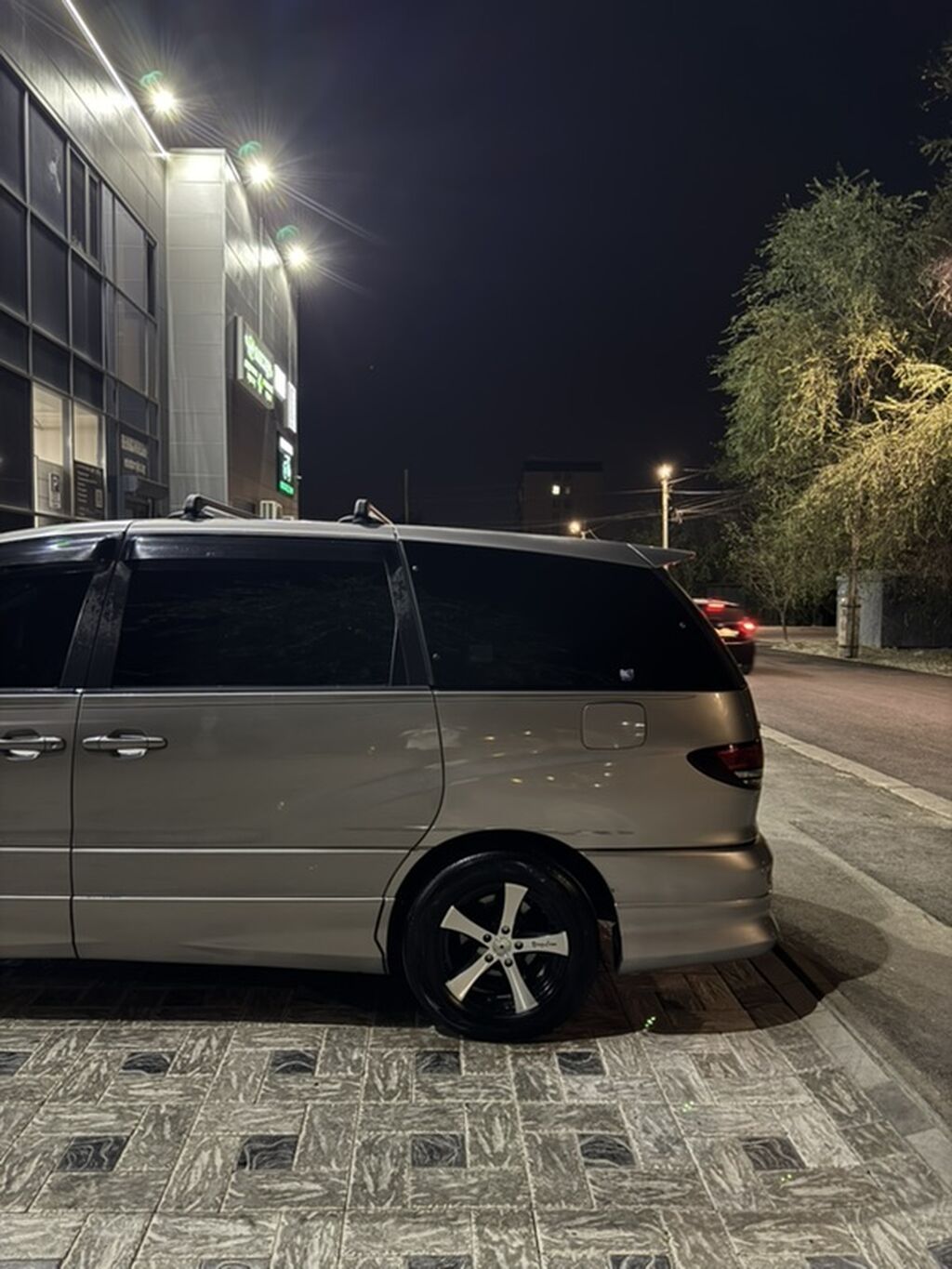 Toyota Estima: 2004 г., 3 л, Автомат, Газ, Минивэн: фото 7