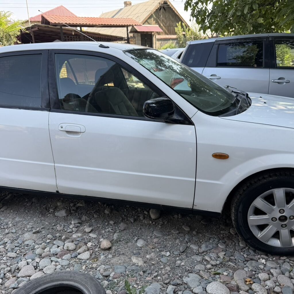 Mazda Familia: 2001 г., Седан: фото 3