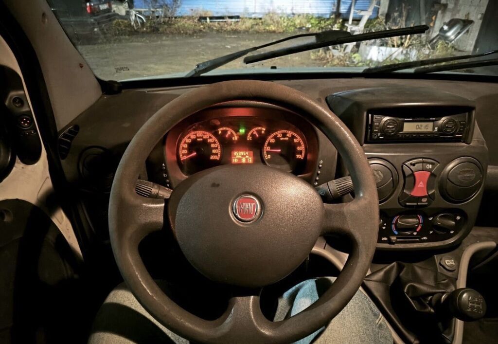 Fiat Doblo: 2009 г., 1.6 л, Механика, Газ, Фургон: фото 7