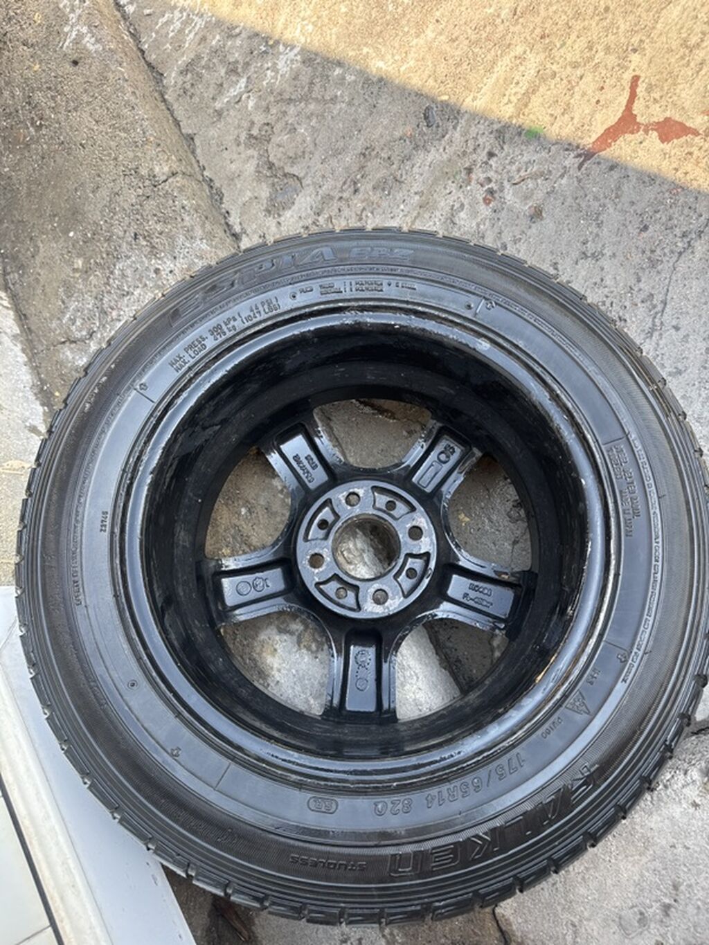 Продаю диски с шинами. 175/65R14 13000 сомов Комплект из 4 колёс: фото 2
