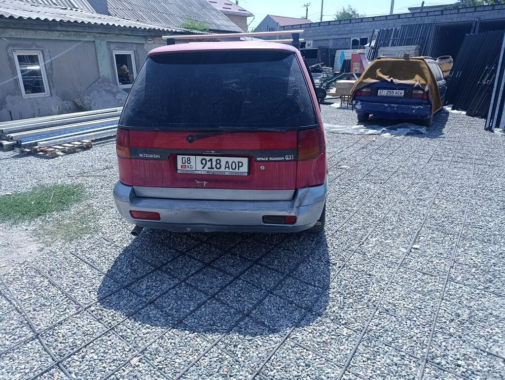 Mitsubishi Space Runner: 1991 г., 1.8 л, Механика, Бензин, Минивэн: фото 3
