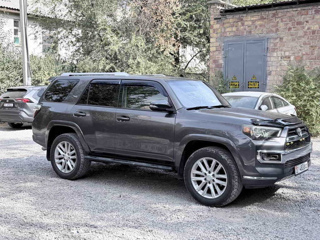Toyota 4Runner: 2016 г., 4 л, Автомат, Бензин, Внедорожник: фото 2